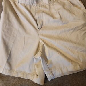 Liz Claiborne Men's Light Tan Flat Front Shorts